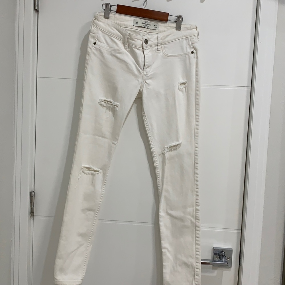 ABERCROMBIE WHITE JEANS